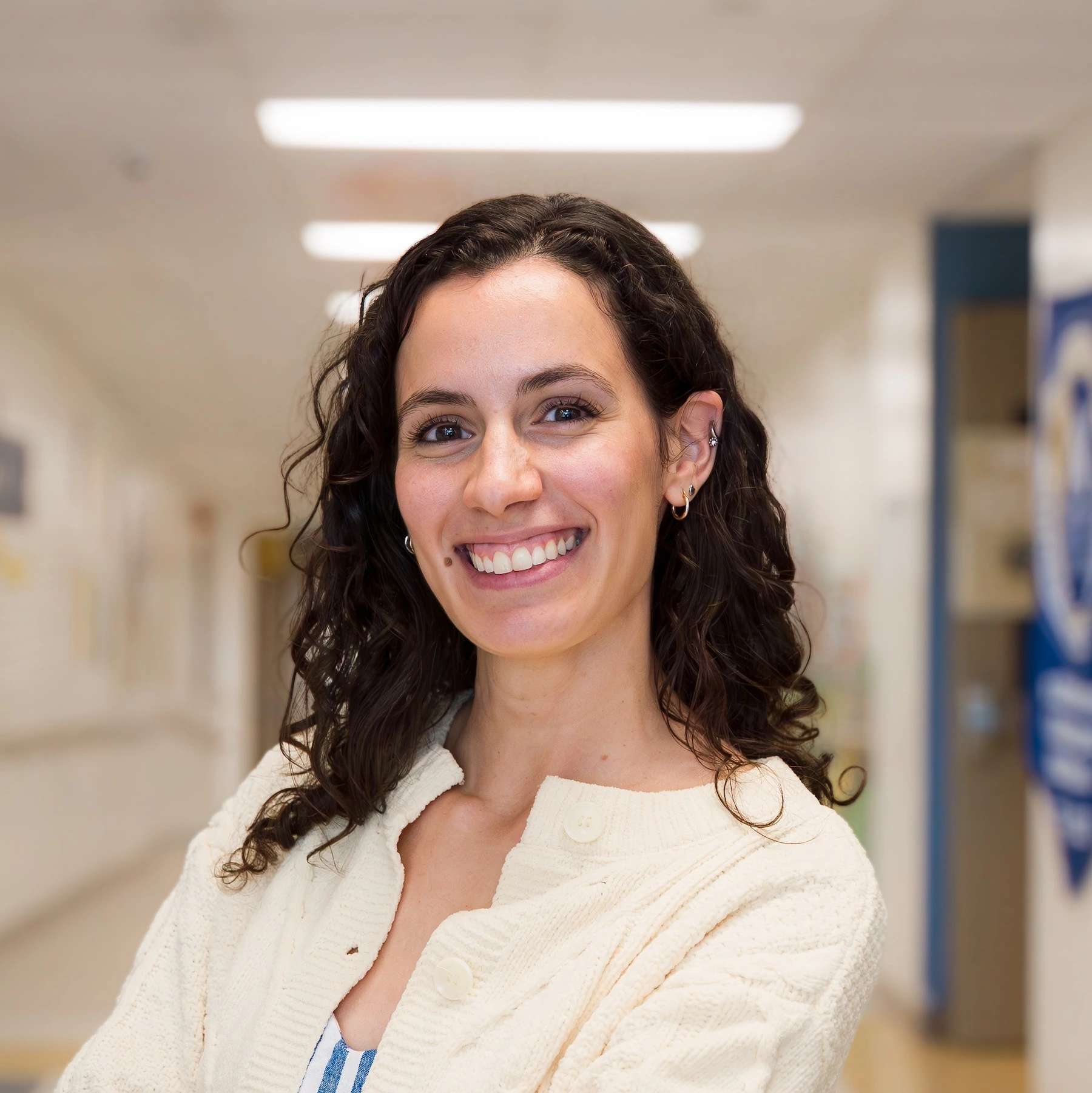Smiling argentinian teacher looking directly at the camera, recounting her story of teaching in the U.S. as an Argentinian educator